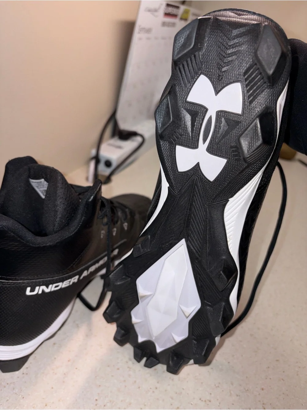 Under Armour Men’s Black Athletic Football Cleats, new